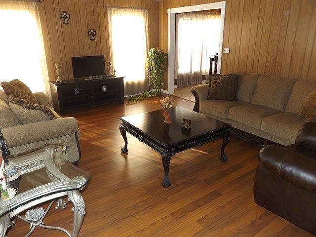 1st image of 411 Hoskins Ave