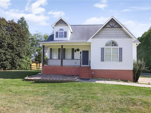 100 Woodstaff Rd, Kernersville, NC 27284