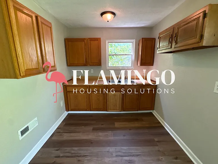 929 Stolz Ave — Photo 8