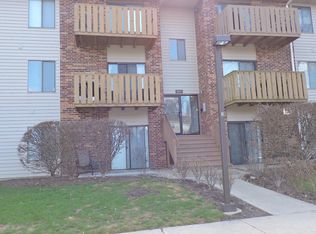 746 Prescott Dr APT 202, Roselle, IL 60172