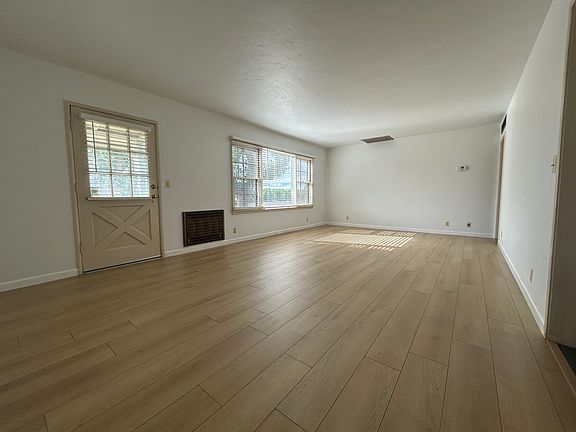 4th image of 33810 Road 140