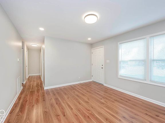 5th image of 916 School St