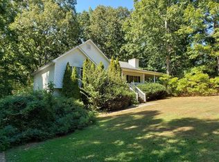 12 Pinehill Dr, White, GA 30184