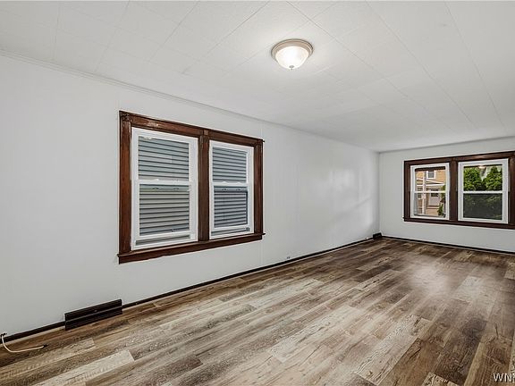 3rd image of 115 Roesch Ave