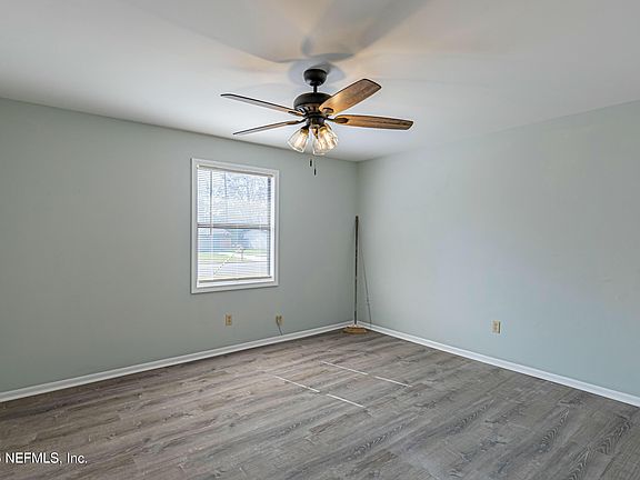 5th image of 172 EVERGREEN Lane