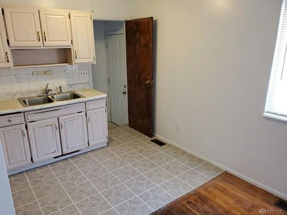 5th image of 1034 Dennison Ave