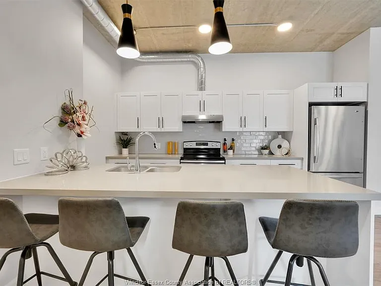 6550 Wyandotte St E #201 — Photo 20