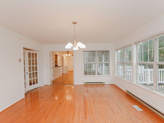 3rd image of 6049 Lake Terrace Cir