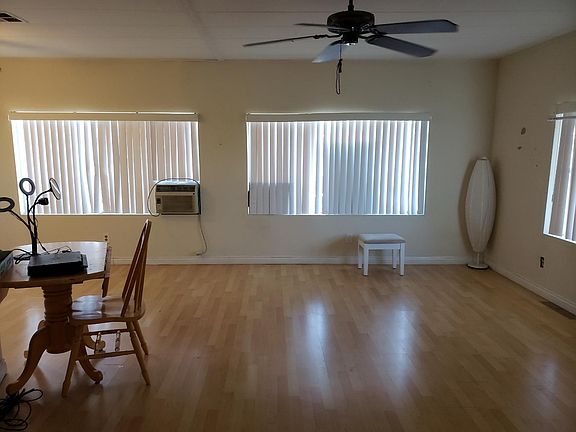 3rd image of 4211 W 1st St #201