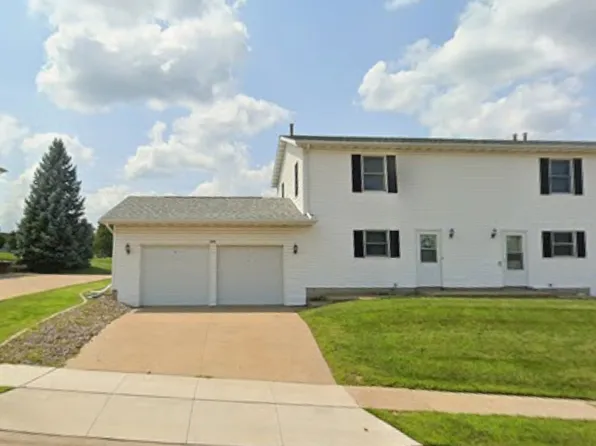 2215 Sunnyslope Dr #1, Dubuque, IA 52002