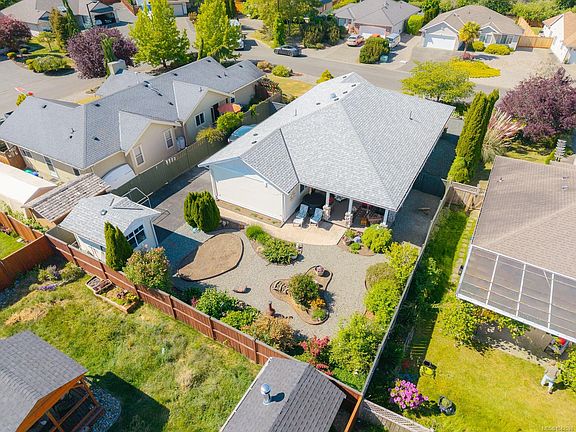 5th image of 1085 Tara Cres