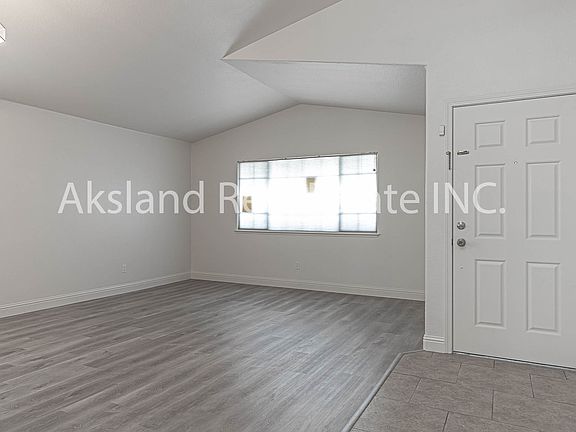 4th image of 942 Norman Dr