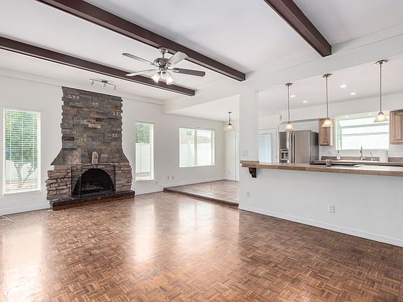 5th image of 238 Laguna Dr E