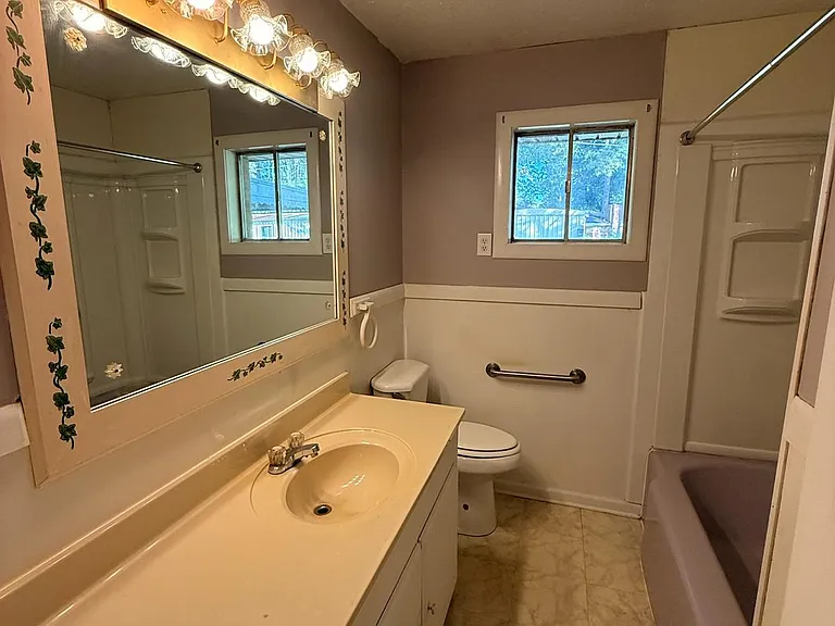 208 Hospital Dr — Photo 10