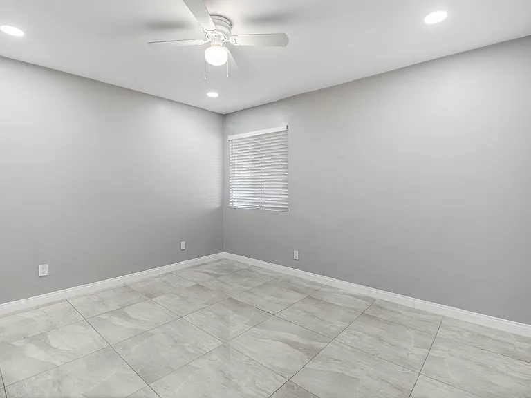 4848 Doane Ave — Photo 11