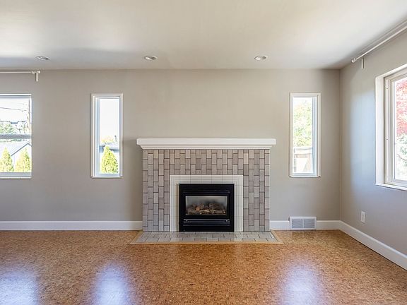 3rd image of 2504 E Simpson Ave