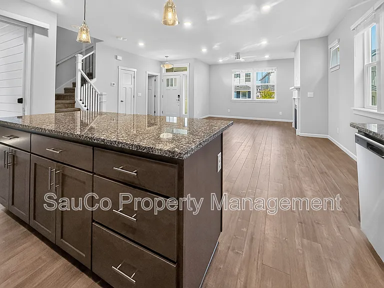 3909 SE Zircon Ln — Photo 4