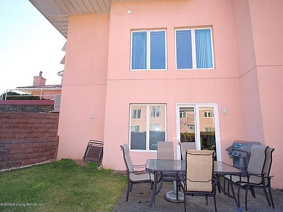3rd image of 65 Harbour Ct
