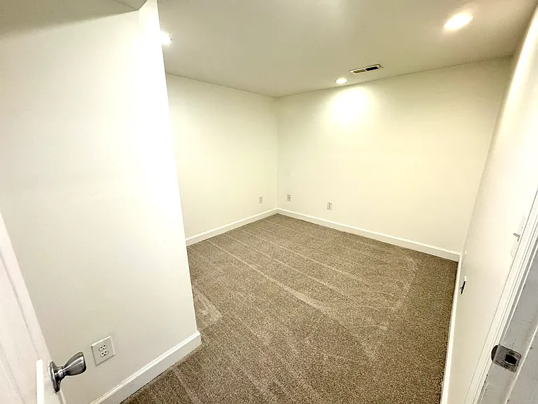 567 Whispering Hills Dr #B — Photo 19