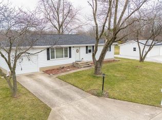 406 Crestlawn Dr, Washington, IL 61571