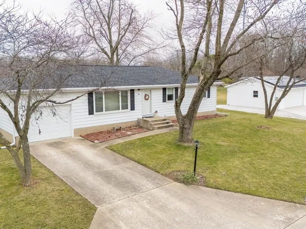 406 Crestlawn Dr, Washington, IL 61571