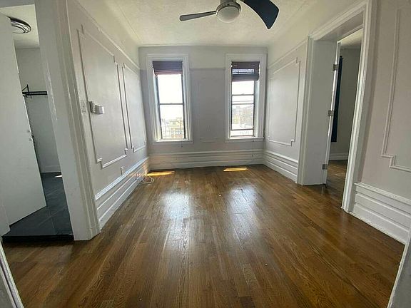 3rd image of 698 Willoughby Ave #19A
