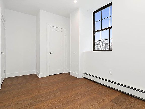 4th image of 45 Tiemann Pl APT Ll300