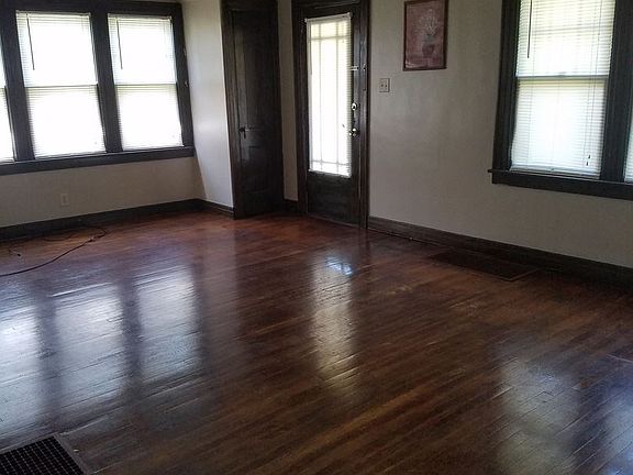 3rd image of 1826 Western Ave