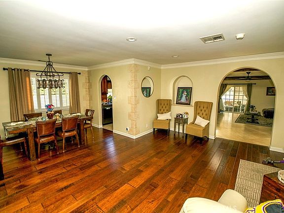 4th image of 8951 Yolanda Ave