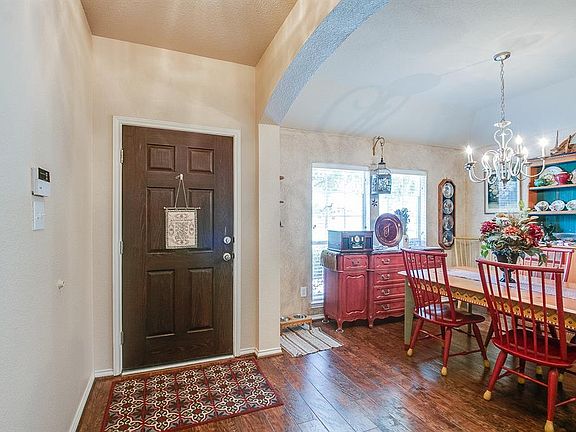 3rd image of 1719 Magnolia Lk