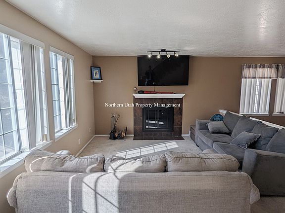 2 Front Room_03042025