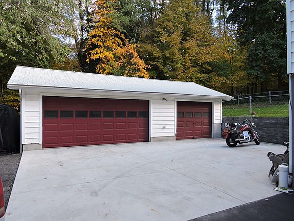 2nd image of 15 Skylark Dr
