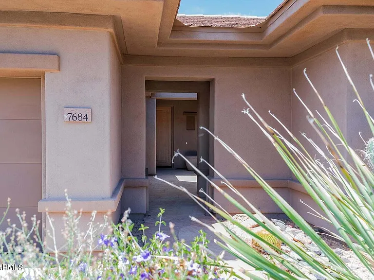 7684 E Balao Dr — Photo 9