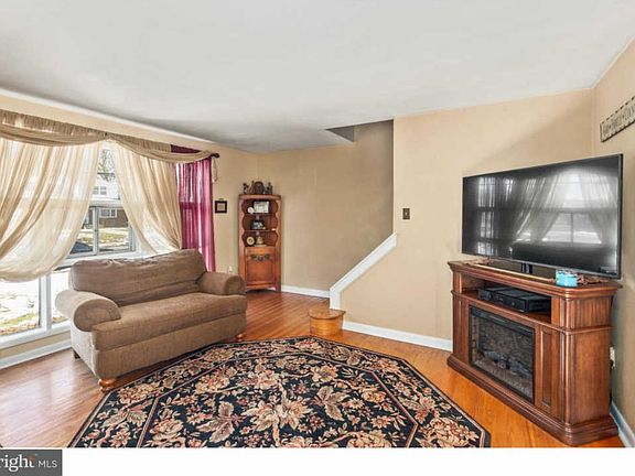 2nd image of 404 Milmont Ave