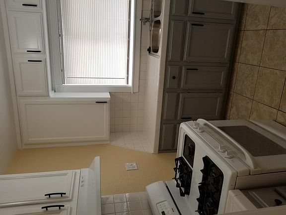 5th image of 3840 Jasmine St