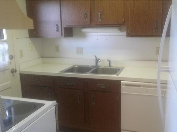 3rd image of 1920 E Edgewood Dr