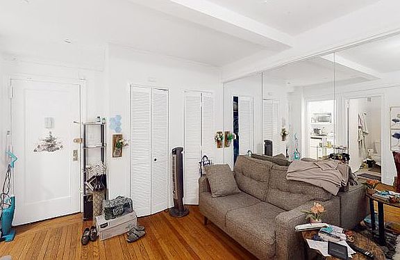 3rd image of 50 W 72nd St APT 407