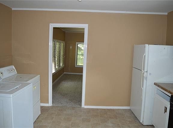 5th image of 117 N De Costa St