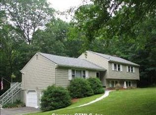 315 Foxwood Rd, Guilford, CT 06437