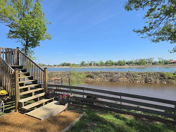 2nd image of 995 Narrows Ln