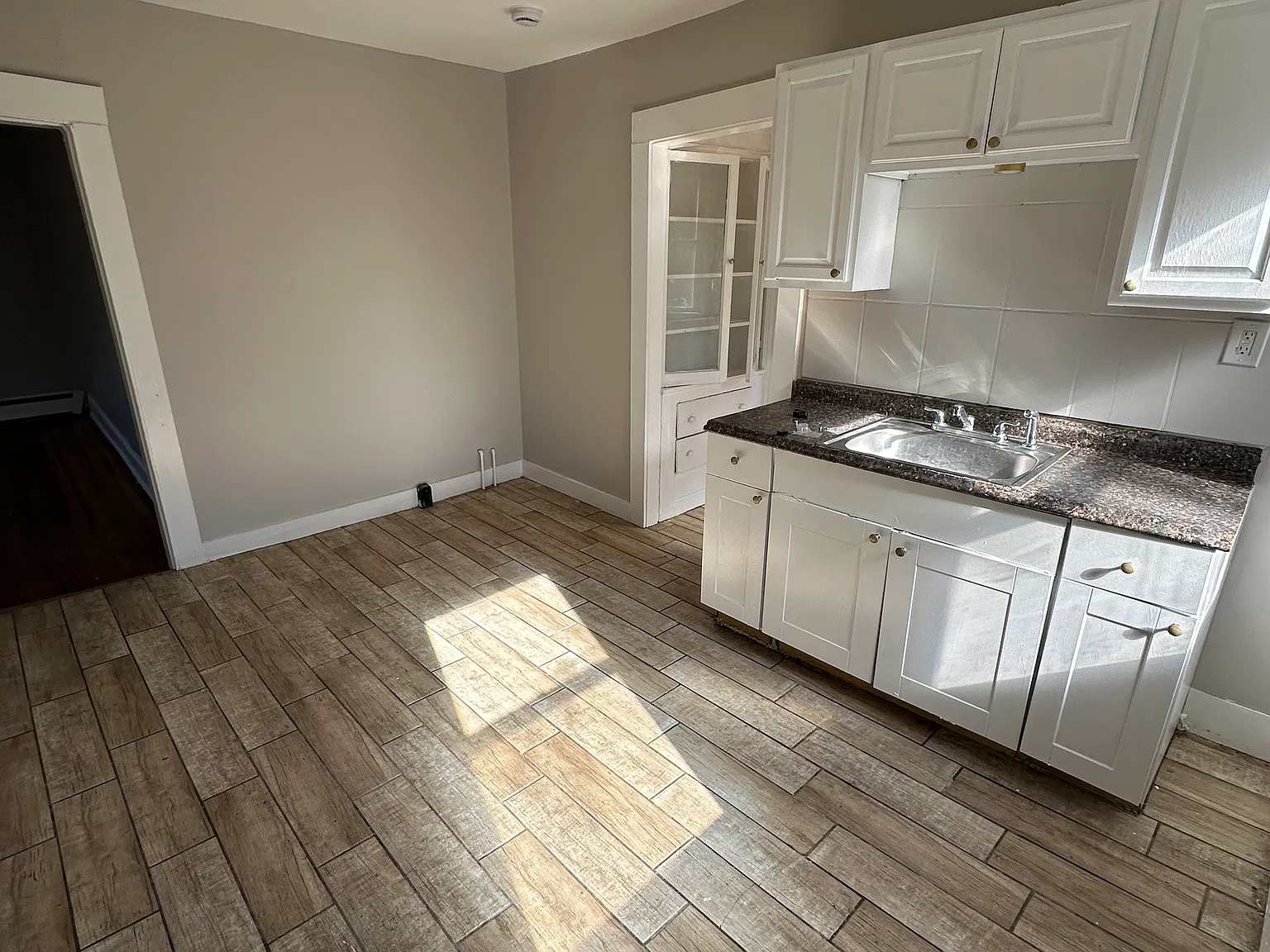 3 bed, 1100 sqft, $1,349 — Photo 3