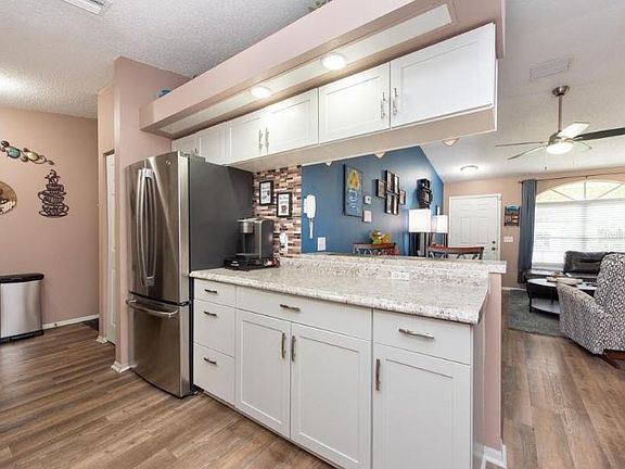 4th image of 2318 52nd Avenue Dr W