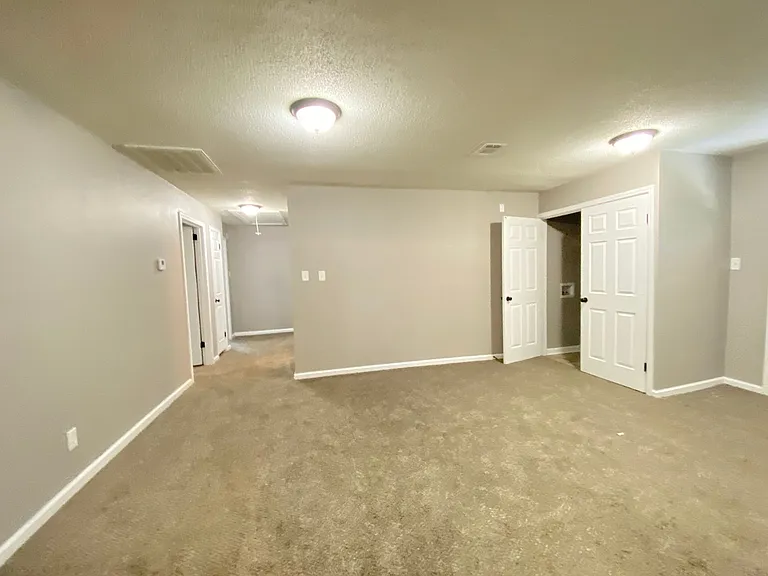 12 Warren Dr — Photo 3
