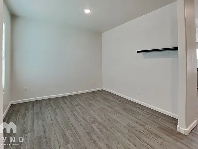 144 W Douglas Ave — Photo 4