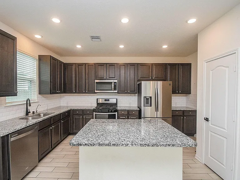 5027 Hickory Deer Ln — Photo 8