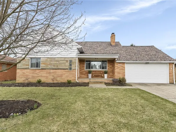 21801 Elizabeth Ave, Fairview Park, OH 44126