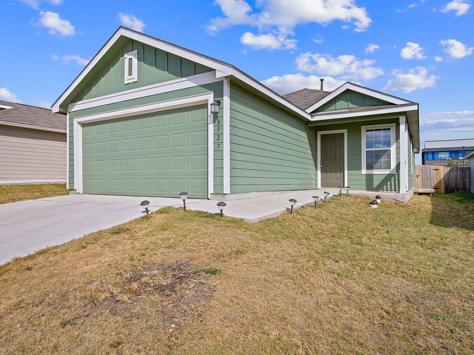 3 bed, 1276 sqft, $1,550 — Photo 1
