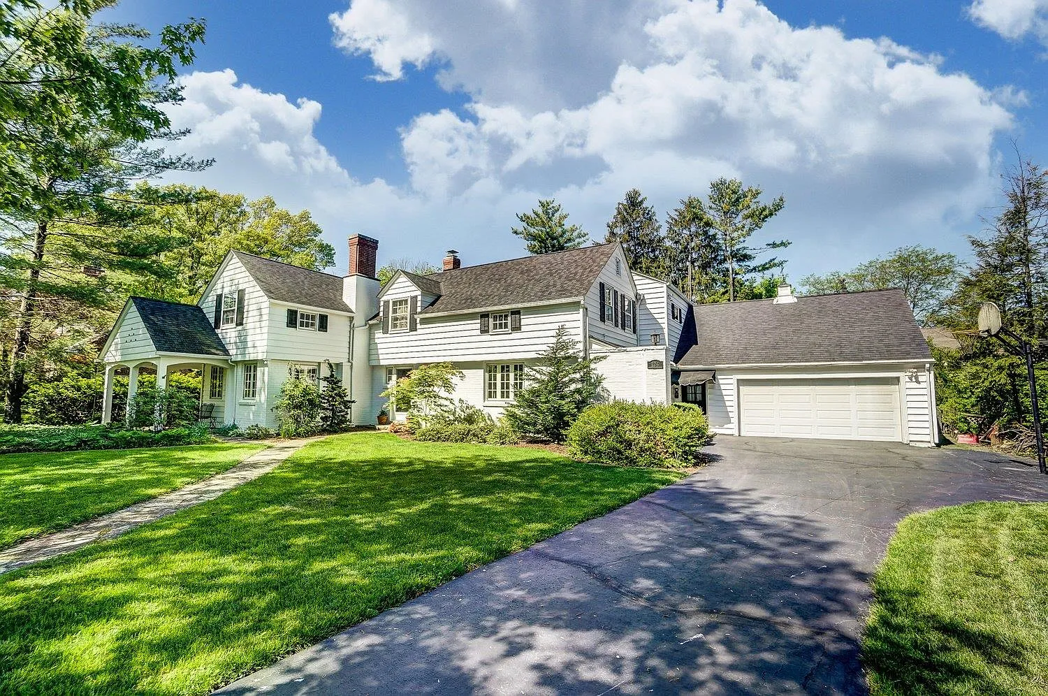 124 Eaton Dr photo 1