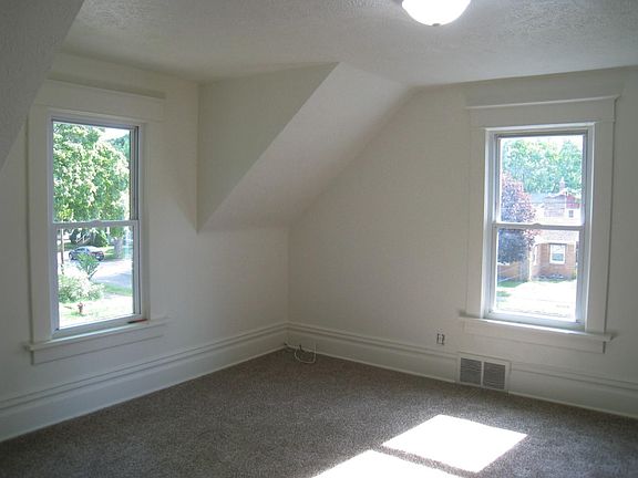 3rd image of 965 Ireland Ave APT 2