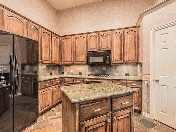 3rd image of 10512 Waters Dr